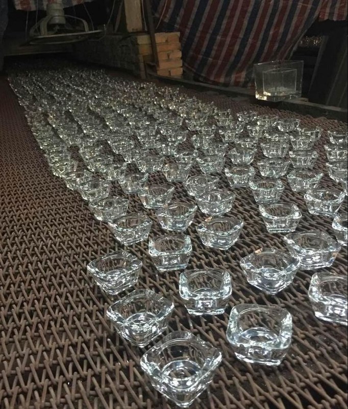 کیفیت Mini Size Sqaure Glass Votive Candle Holders For Tealight کارخانه