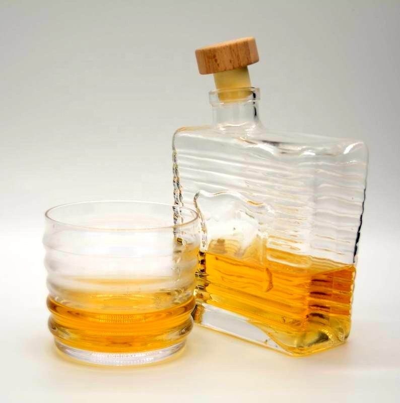 کیفیت Anti Skidding Handmade Whiskey Glass With Wave Pattern کارخانه