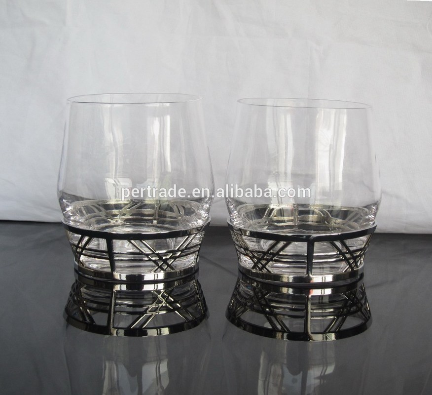 کیفیت Retro Style Metal Base Rock Glass Handmade Whiskey Glass , Crystal Whisky Glasses کارخانه