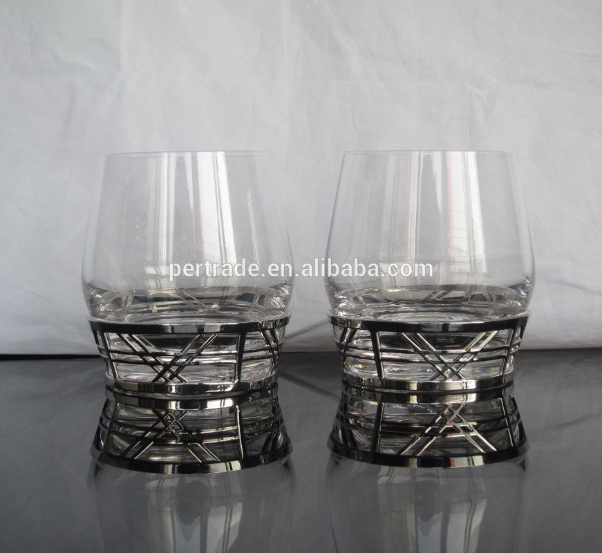 کیفیت Retro Style Metal Base Rock Glass Handmade Whiskey Glass , Crystal Whisky Glasses کارخانه