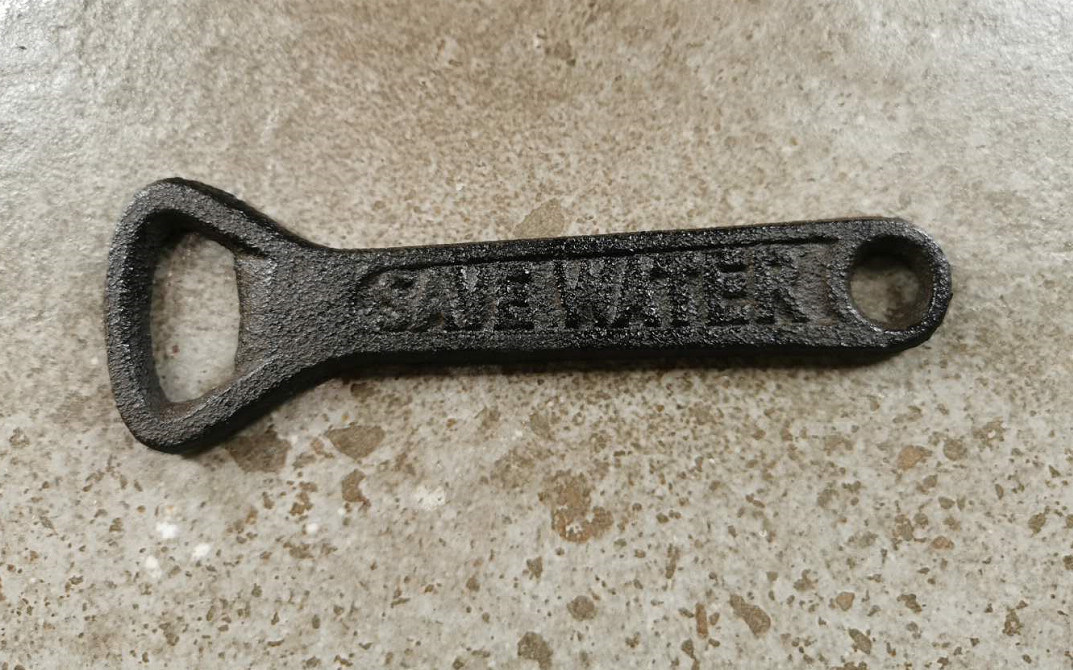 کیفیت Exquisite Rustic Metal Bottle Opener Cast Iron Crafts کارخانه