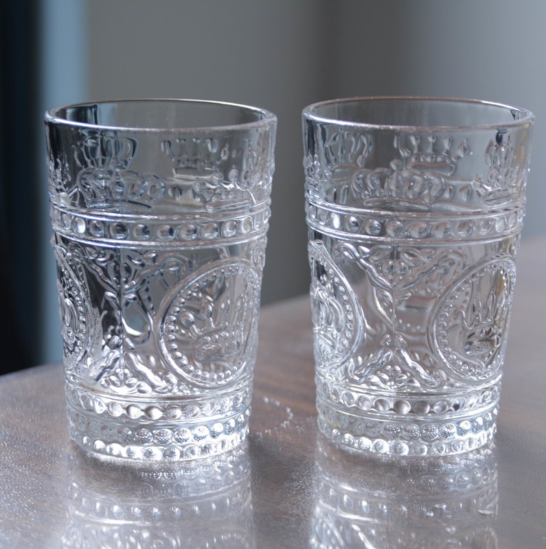 کیفیت 8Oz Crown Design Embossed Tumbler Drinking Glasses کارخانه