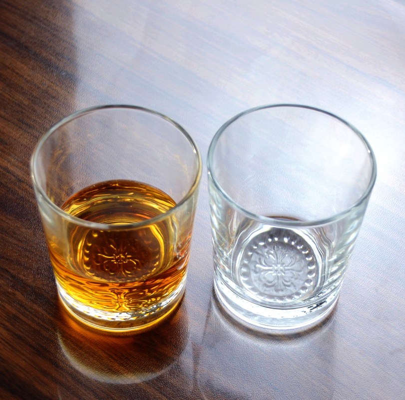 کیفیت Wholesale Concise Tumbler Drinking Glasses Customized Embossed Flower Pattern Double Old Fashion Glass Cup کارخانه