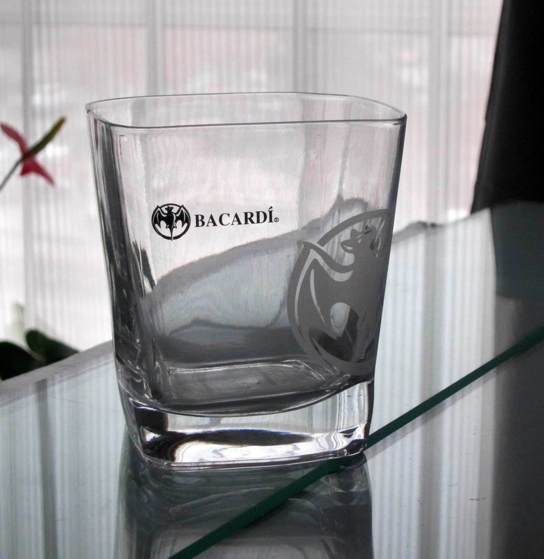 کیفیت Customize Print Logo Bacardi Whiskey Tumbler Glass , Square Whiskey Glasses کارخانه