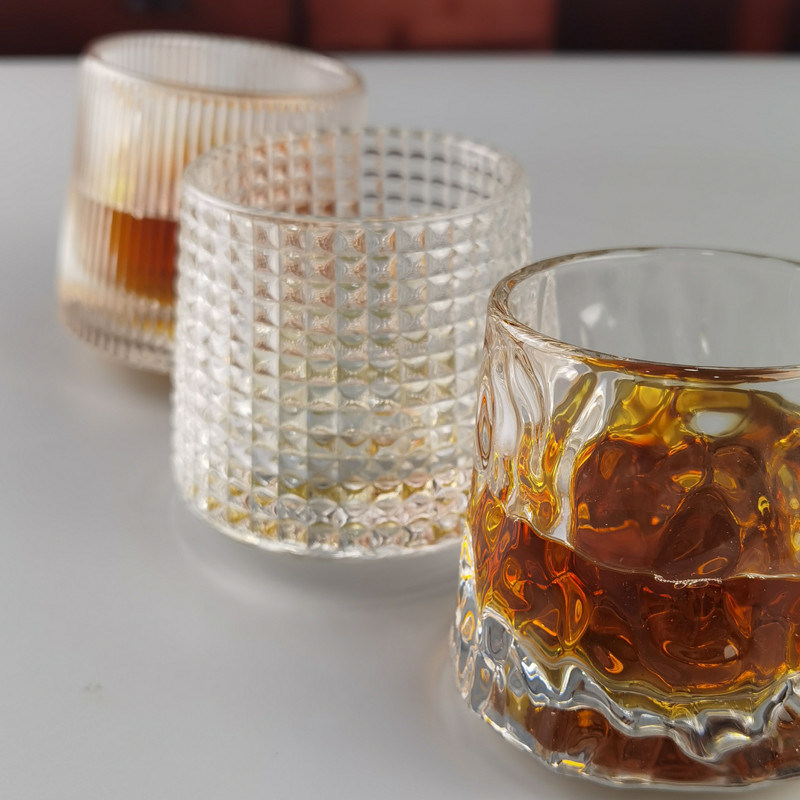 کیفیت Lead Free  FDA Embossed Handmade Whiskey Glass Turning Bottom کارخانه