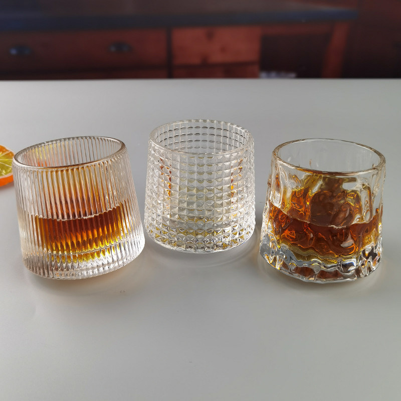 کیفیت Lead Free  FDA Embossed Handmade Whiskey Glass Turning Bottom کارخانه