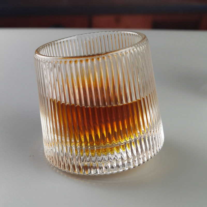 کیفیت Lead Free  FDA Embossed Handmade Whiskey Glass Turning Bottom کارخانه