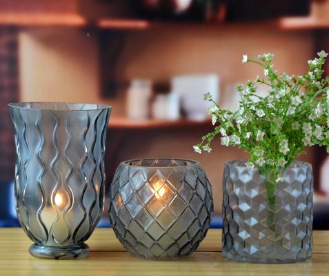 کیفیت 8" Grey Embossed Fence Pattern Glass Candle Holders کارخانه