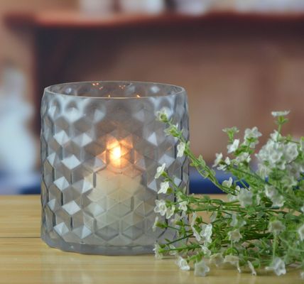 کیفیت 8" Grey Embossed Fence Pattern Glass Candle Holders کارخانه