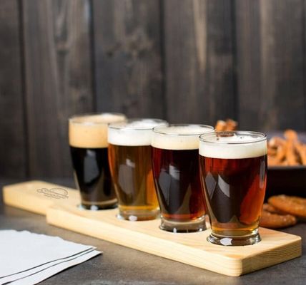 کیفیت Handmade 5oz Craft Beer Tasting Kit , Craft Beer Glasses Set With Wooden Paddle کارخانه