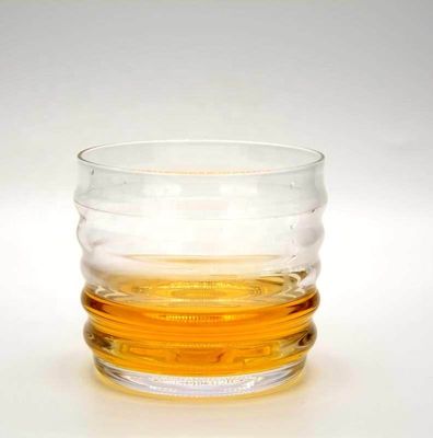 کیفیت Anti Skidding Handmade Whiskey Glass With Wave Pattern کارخانه