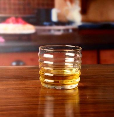 کیفیت Anti Skidding Handmade Whiskey Glass With Wave Pattern کارخانه