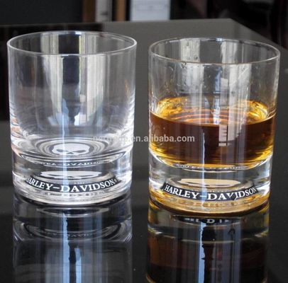 کیفیت Logo Debossed Bottom Whiskey Tumbler Glass , Crystal Scotch Glasses For Brands Gift کارخانه