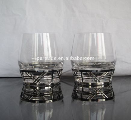 کیفیت Retro Style Metal Base Rock Glass Handmade Whiskey Glass , Crystal Whisky Glasses کارخانه