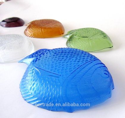 کیفیت Fish Shaped Embossed Colorful Glass Charger Plates کارخانه