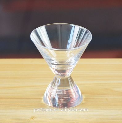 کیفیت 80ml Heavy Duty Cone Stem Vintage Crystal Martini Glasses کارخانه