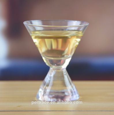 کیفیت 80ml Heavy Duty Cone Stem Vintage Crystal Martini Glasses کارخانه
