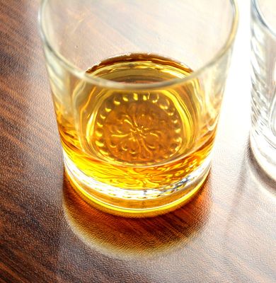 کیفیت Wholesale Concise Tumbler Drinking Glasses Customized Embossed Flower Pattern Double Old Fashion Glass Cup کارخانه