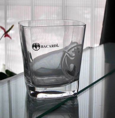 کیفیت Customize Print Logo Bacardi Whiskey Tumbler Glass , Square Whiskey Glasses کارخانه